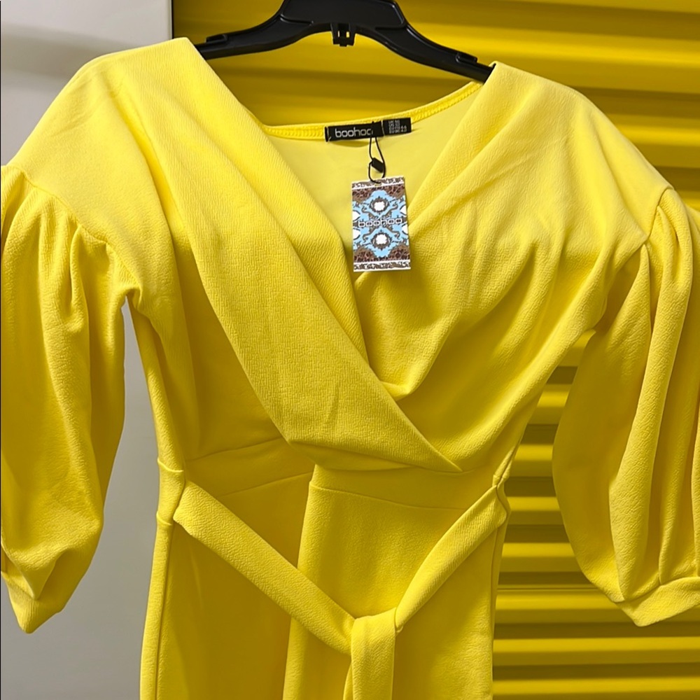 NWT: Boohoo Yellow Cocktail Dress with V-Neck and Bishop Sleeves